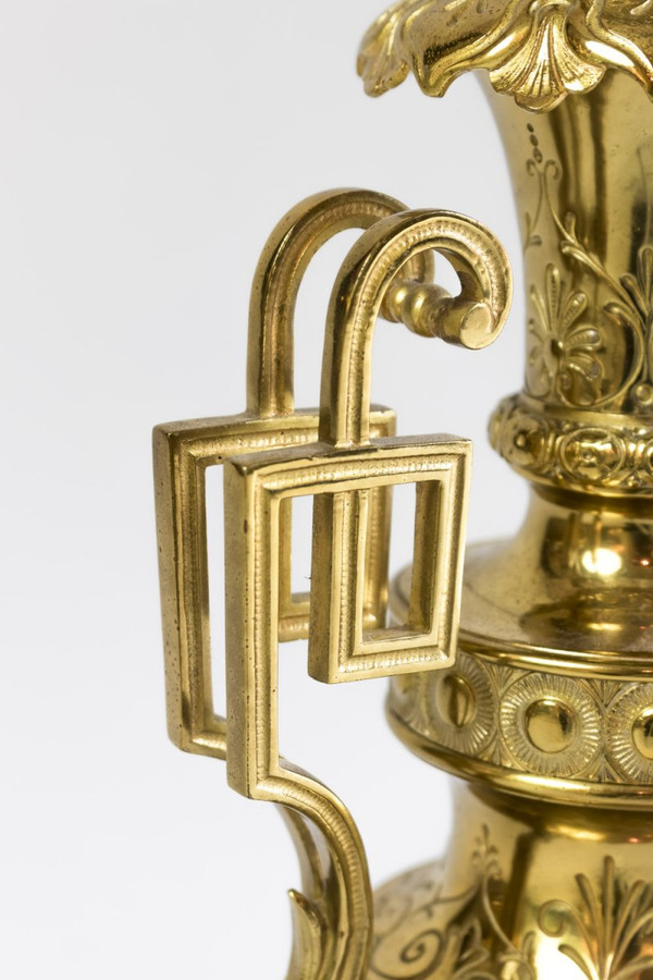 Coppia di lampade arabeggianti in ottone e bronzo dorato, XIX secolo - LS3202891
