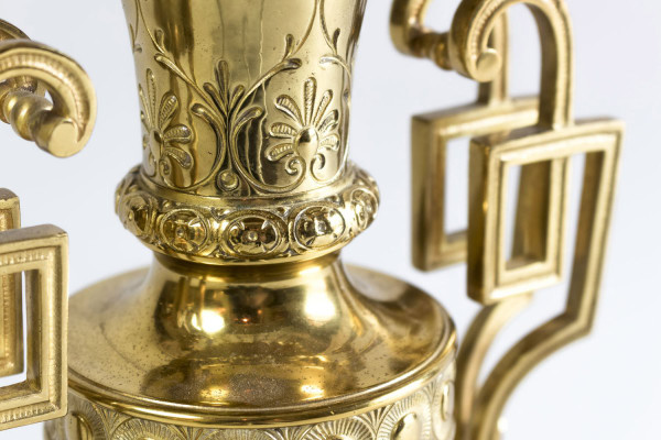 Coppia di lampade arabeggianti in ottone e bronzo dorato, XIX secolo - LS3202891