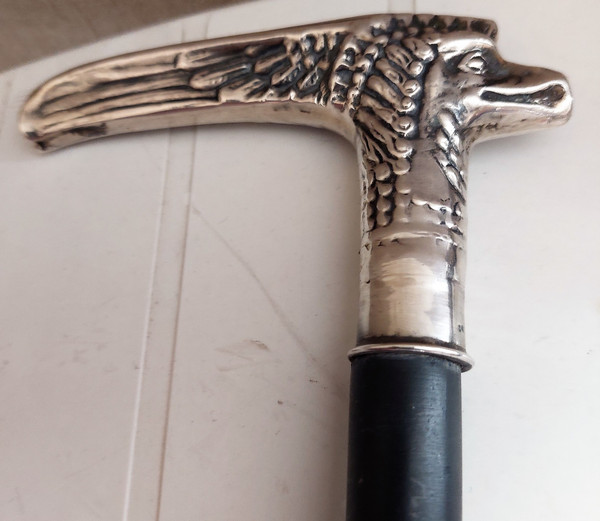 Bastone da passeggio con pomello in argento a forma di testa d'aquila, inizio '900, lungo 90 cm