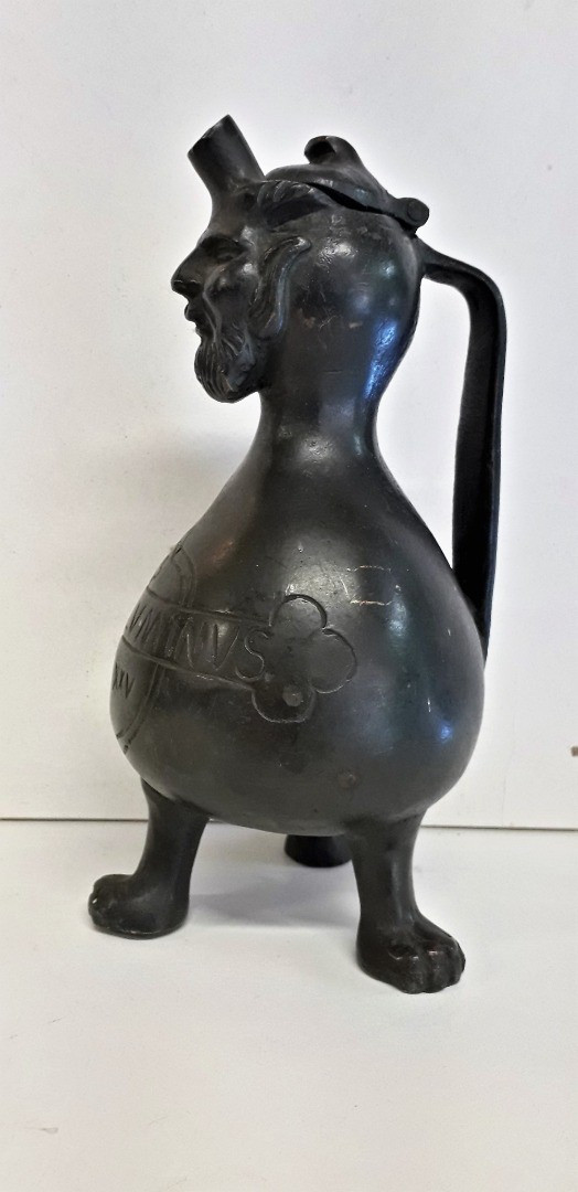 Acquasantiera o brocca in bronzo