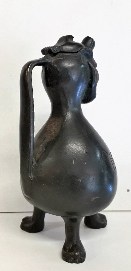 Acquasantiera o brocca in bronzo