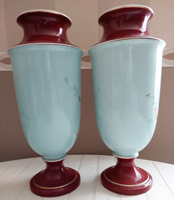 Pair of Napoleon 3 vases in porcelain with basket and butterfly decor, height 33 cm