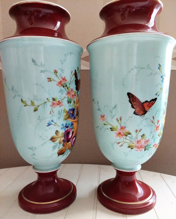 Pair of Napoleon 3 vases in porcelain with basket and butterfly decor, height 33 cm