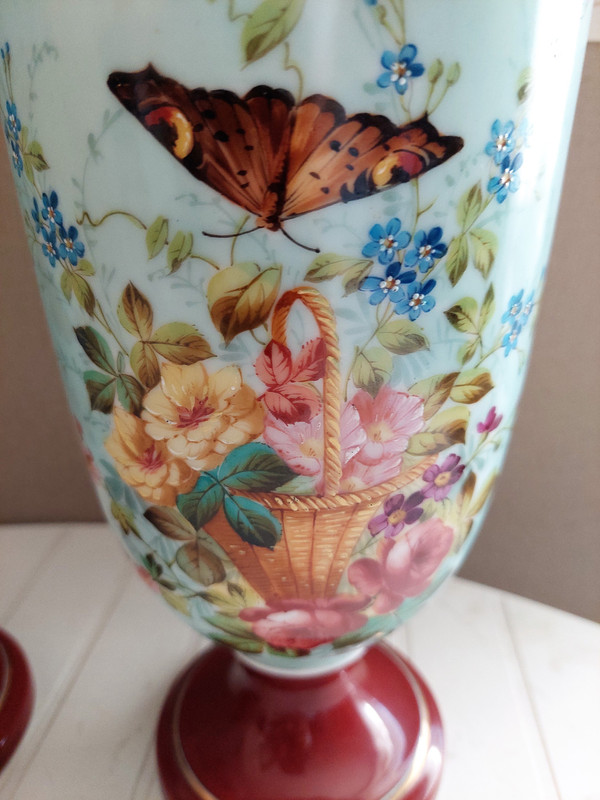 Pair of Napoleon 3 vases in porcelain with basket and butterfly decor, height 33 cm