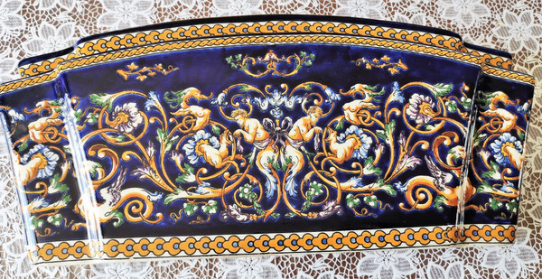 Seltener fächerförmiger Gien-Übertopf mit blauem italienischem Renaissance-Dekor