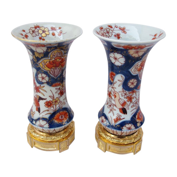 Paar kleine Kornettvasen aus Imari-Porzellan, um 1880 – LS2535351