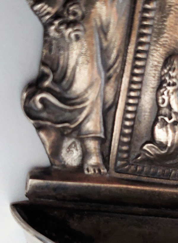 Benitier in solid silver hallmark Minerva late 19th high 12 width 5.5 depth 2.2 cm weight 48 gr