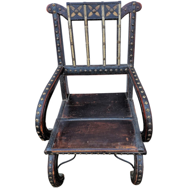 Fauteuil Marocain de mariage avec cuir clouté et laiton sur bois 19eme siecle 