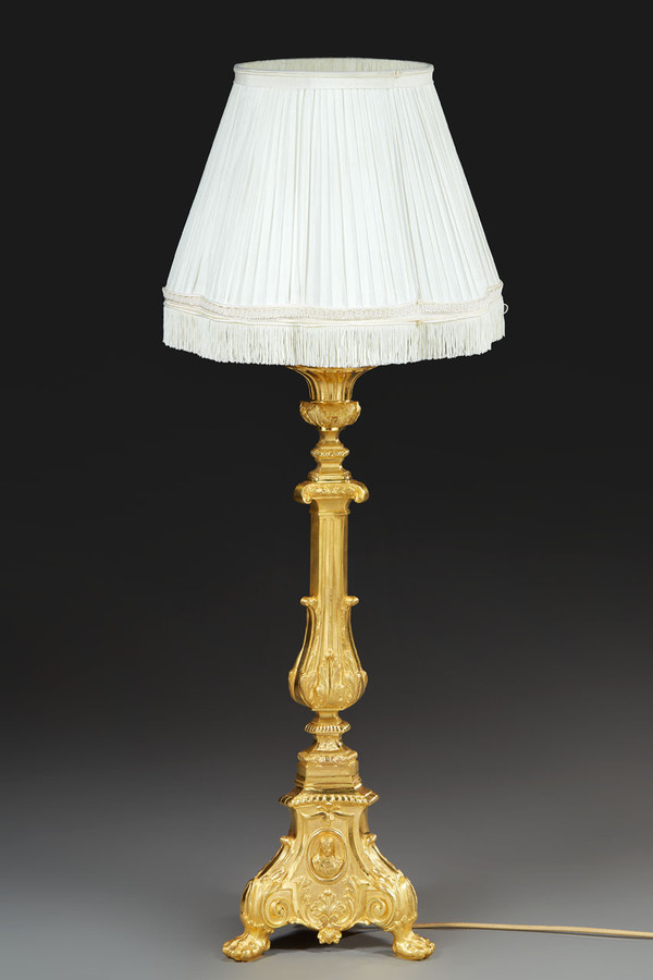 Pair Of Gilded Bronze Candlesticks With Medallion Decoration And Lampshade, 19th Century 