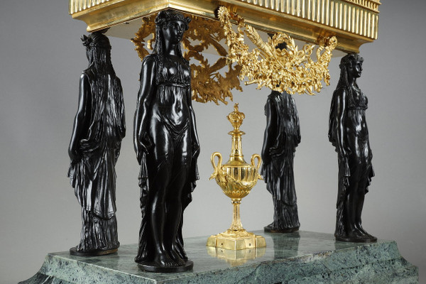 Jardinière de table à cariatides en bronze et marbre vert de mer, style Empire, XIXe siècle