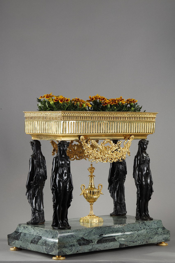 Jardinière de table à cariatides en bronze et marbre vert de mer, style Empire, XIXe siècle
