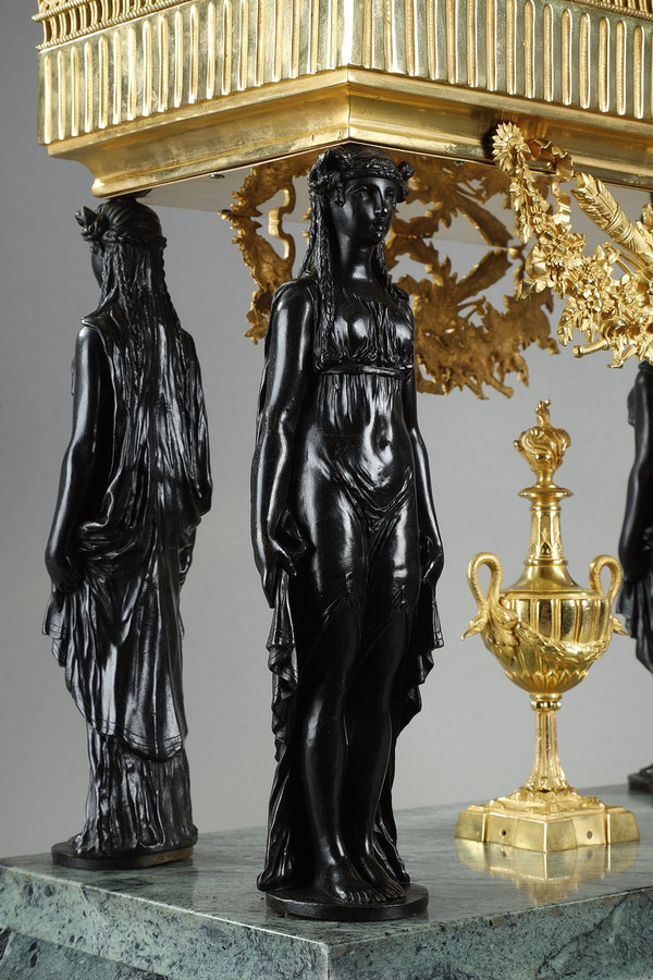 Jardinière de table à cariatides en bronze et marbre vert de mer, style Empire, XIXe siècle