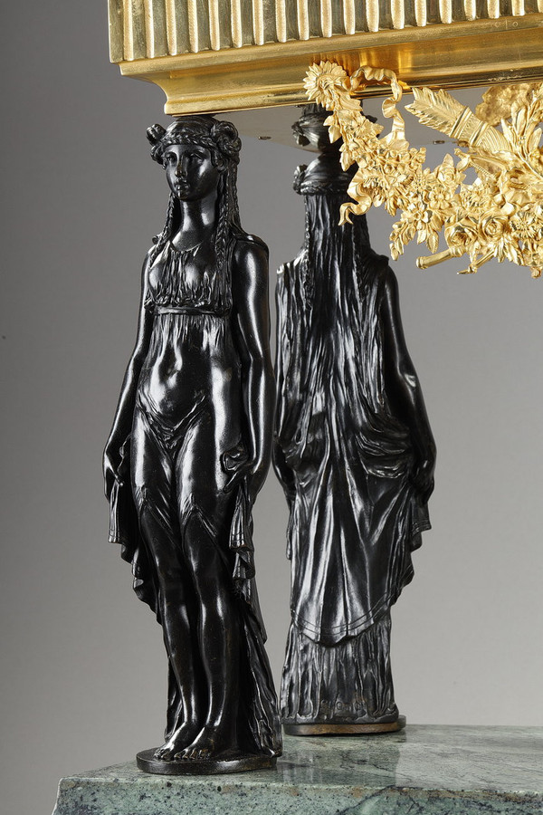 Jardinière de table à cariatides en bronze et marbre vert de mer, style Empire, XIXe siècle