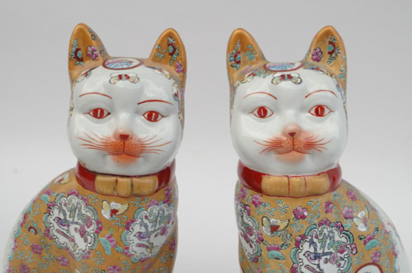 Paire de sculptures « Chats » en faïence chinoise, XXème siècle - LS3447321