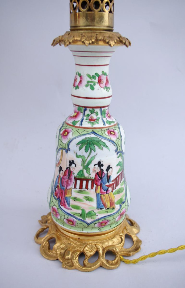 Coppia Di Piccole Lampade In Porcellana Di Bayeux Alla Maniera Di Canton, Fine XIX Secolo - LS2708661