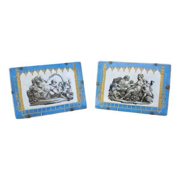Paire de plaques en porcelaine bleu céleste à décor antique, début du XIXème siècle - LS2787601