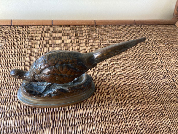 Animal bronze representing a pheasant.