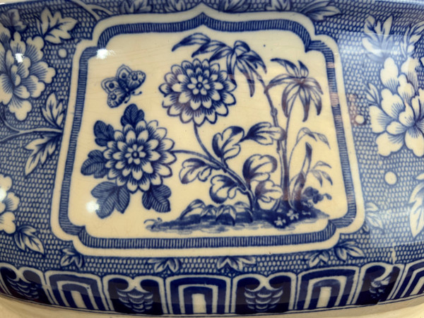 Grand Bassin / Planter / Centerpiece in earthenware from Minton XIXth