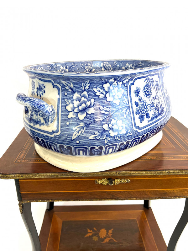 Grand Bassin / Planter / Centerpiece in earthenware from Minton XIXth