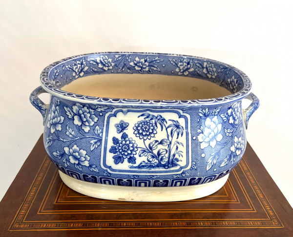 Grand Bassin / Planter / Centerpiece in earthenware from Minton XIXth