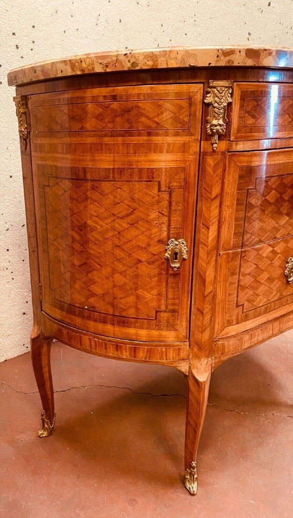 Commode En Demi Lune De Style Louis XVI Marqueterie A Fond De Cube XX Siècle
