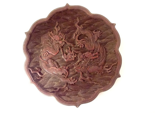 Paire Plats Laque Cinabre Chine Dragons Perle Signature Qianlong XIXème