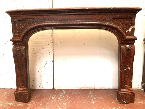 Coppia Di Camini Stile Luigi XIV In Marmo Rosso Griotte. XIX secolo.