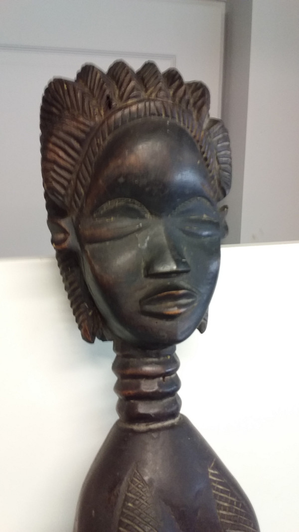 Cucchiaio cerimoniale Wakémia decorato con una testa di donna liberiana