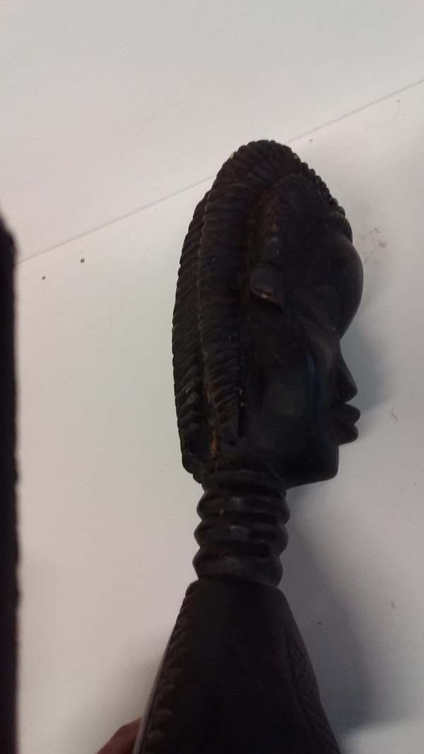 Cucchiaio cerimoniale Wakémia decorato con una testa di donna liberiana