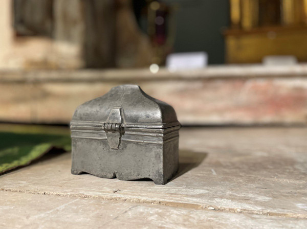 Coffret En étain Aux Saintes Huiles De 1691