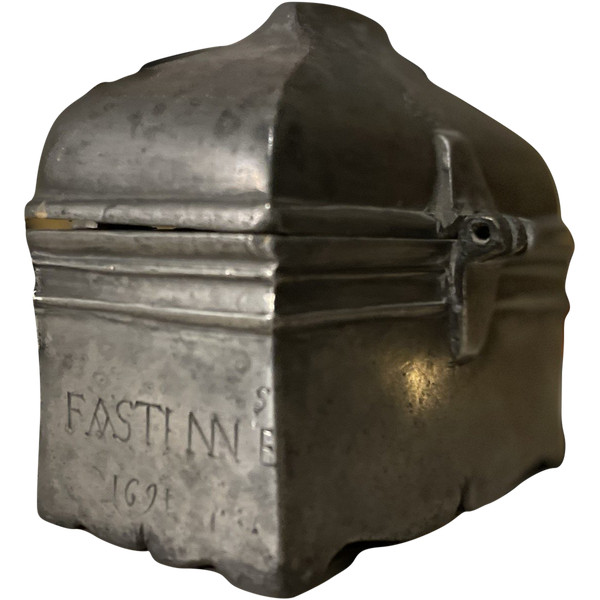 Coffret En étain Aux Saintes Huiles De 1691