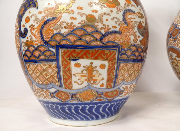 Coppia di grandi vasi di porcellana Imari Giappone Drago Fenice Doratura XIX secolo