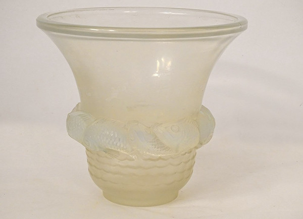 Vase Gegossenes Opalglas René Lalique Modell Piriac Fische 20. Jhd.