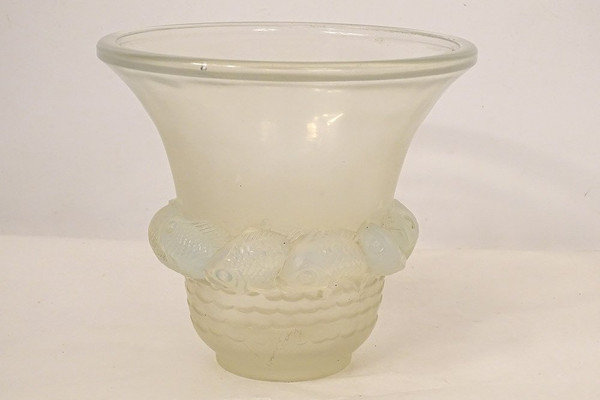 Vase Gegossenes Opalglas René Lalique Modell Piriac Fische 20. Jhd.