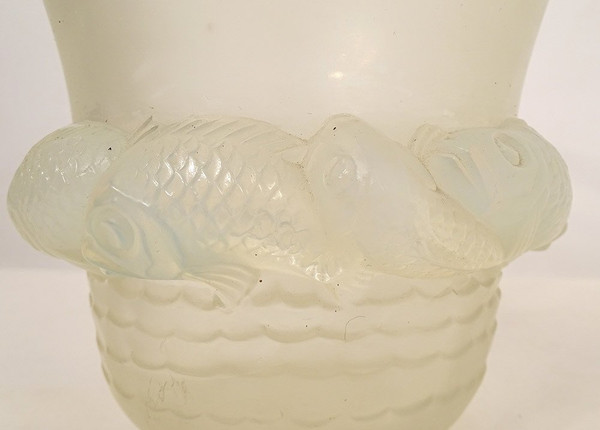 Vase Gegossenes Opalglas René Lalique Modell Piriac Fische 20. Jhd.