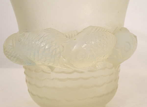 Vase Gegossenes Opalglas René Lalique Modell Piriac Fische 20. Jhd.