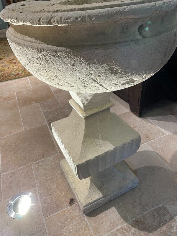 Taufbecken aus geschnitztem Stein - XVII
