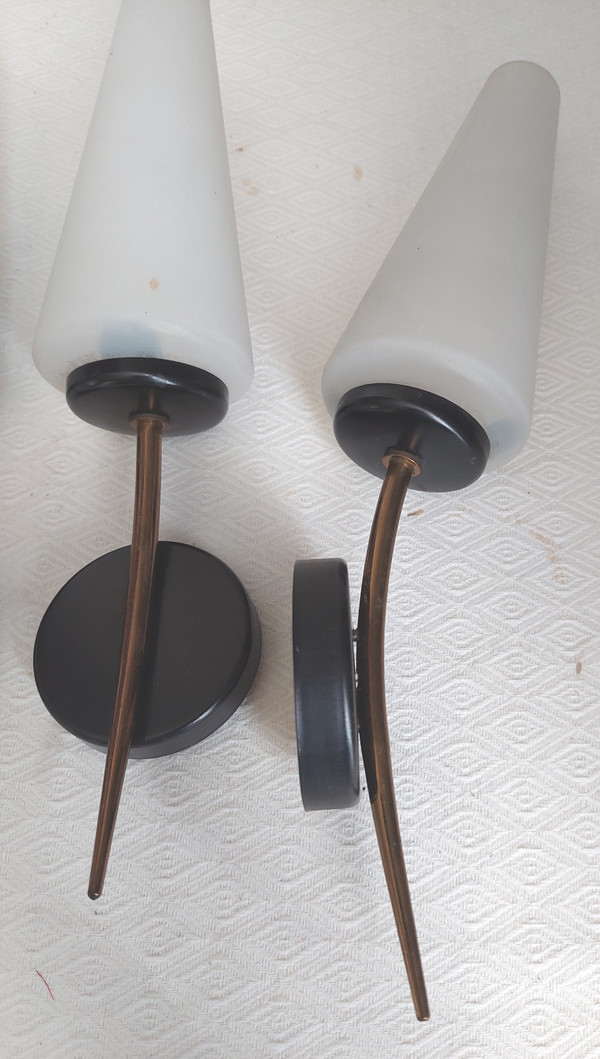 Drei Lunel- oder Arlus-Wandleuchter aus weißem Rauchglas und schwarz lackiertem Messing, 1960er Jahre