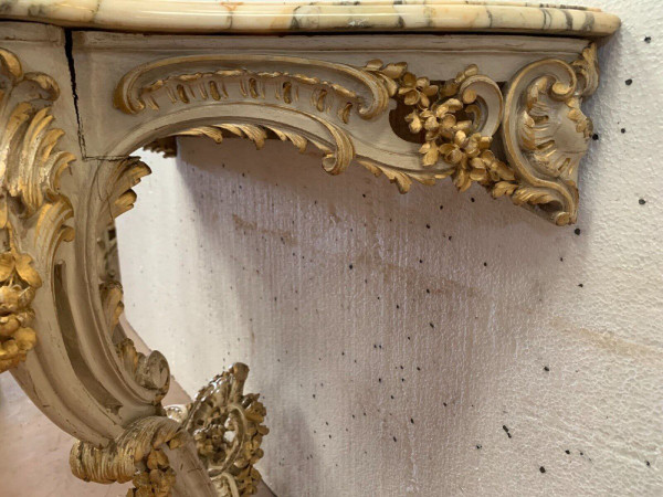 Louis XV Style Carved Console In Painted And Gilded Wood XX Century