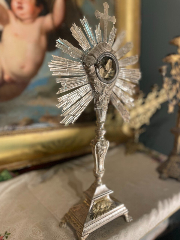 XIX ostensorio in argento sbalzato
