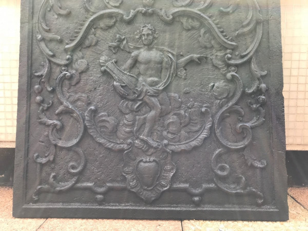 Large 18th century cast iron fireback