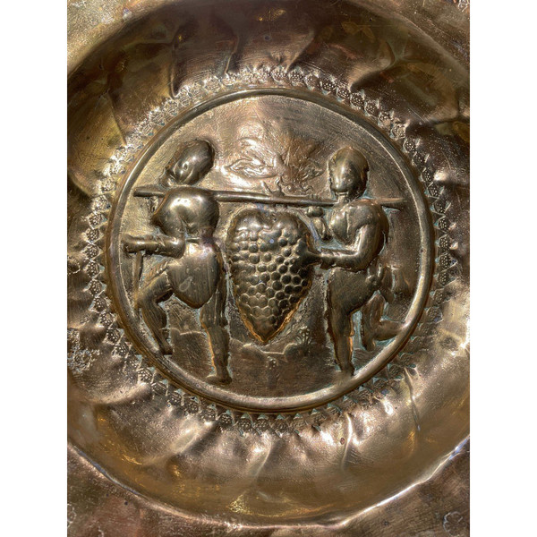 La Grappe de Canaan - Plat d'Offrandes En Laiton XVIe