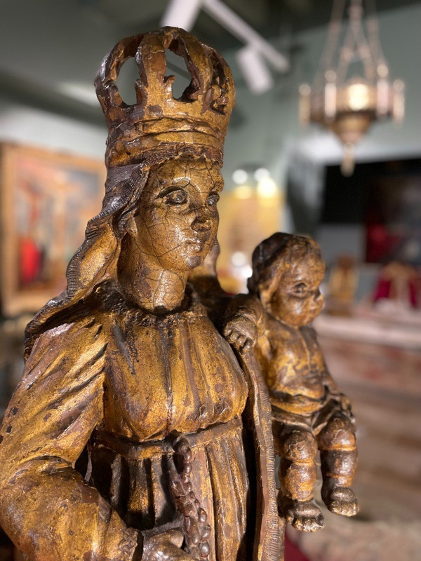 Große Madonna mit Kind Aus Goldener Terrakotta