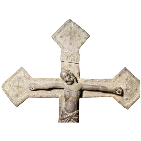 Cristo in bronzo su croce in rame repoussé - XVI secolo