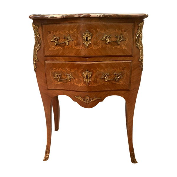 Petite Commode Galbée En Bois De Placage De Style Louis XV / XX Siècle