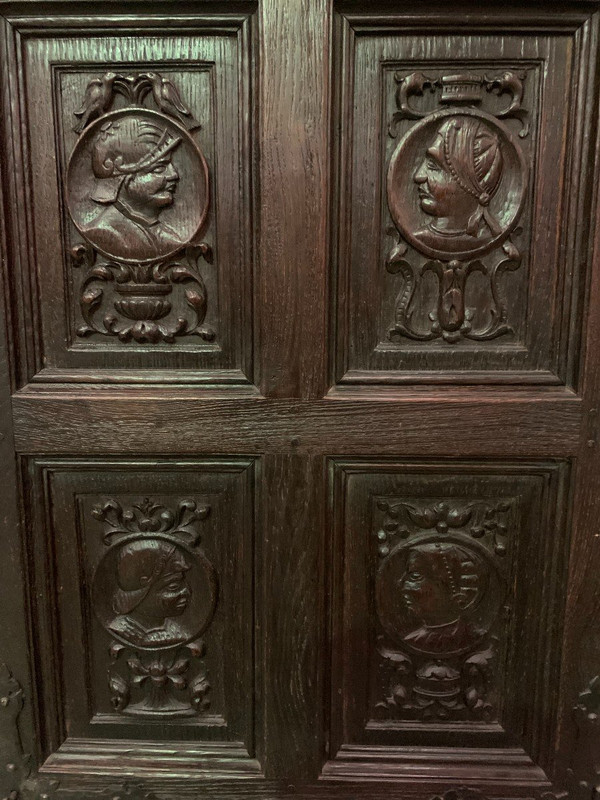 Meuble De Rangement A Trois Portes De Style Renaissance XX Siècle