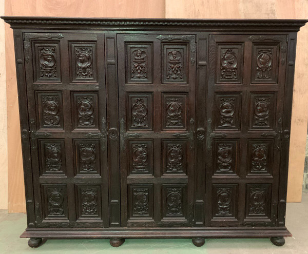 Meuble De Rangement A Trois Portes De Style Renaissance XX Siècle