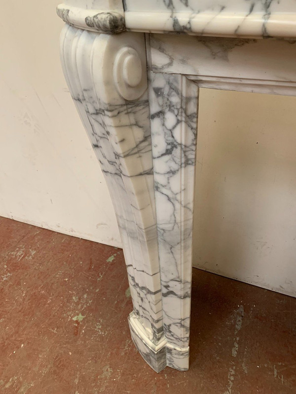 Cheminée De Style Louis XVI En Marbre Blanc Veiné De Carrare XIX Siècle