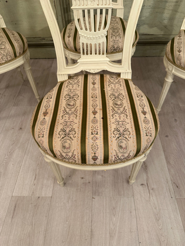 Ensemble De 4 Chaises En Bois Laqué Dossier Lyre De Style Louis XVI