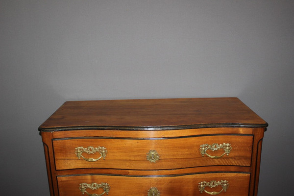 Commode galbée Grenobloise Louis XV en noyer XVIII